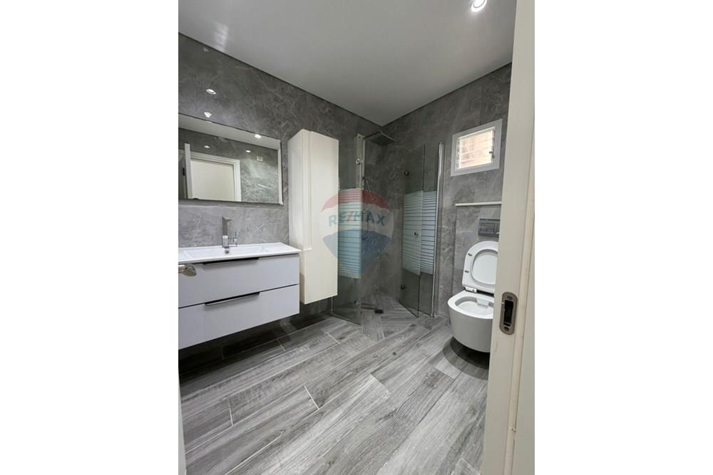 Apartment for Sale in Kiryat Yam - Image 5