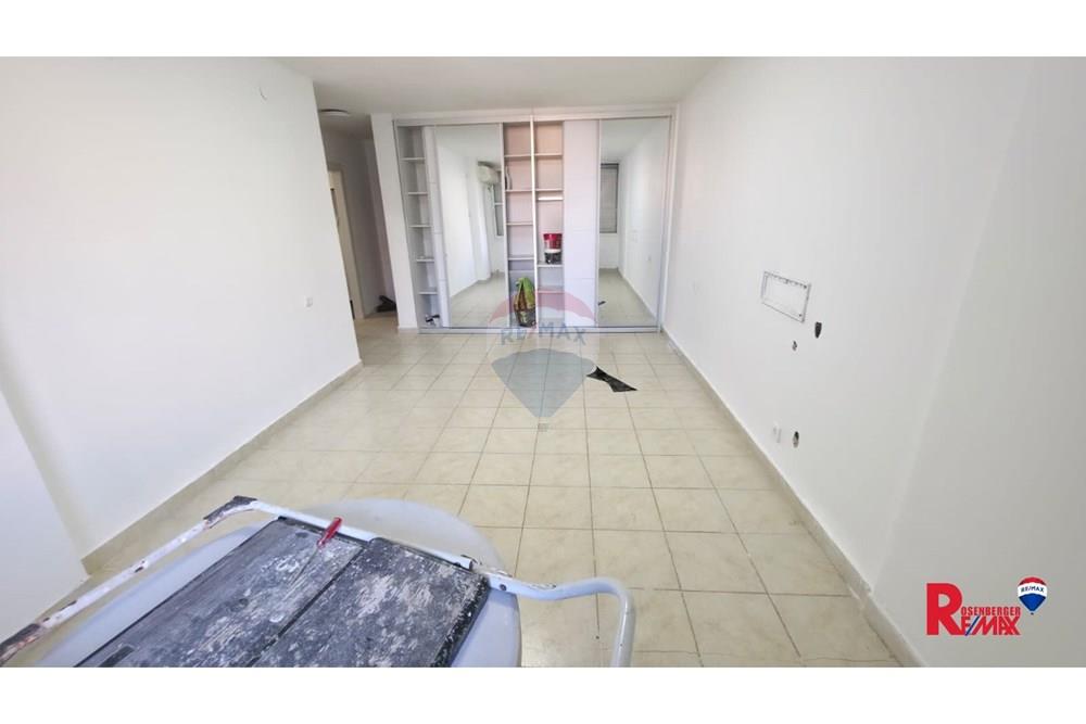 Apartment for Sale in Holon - Image 2