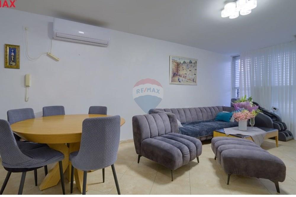 Apartment for Sale in Rishon LeZion - Image 1
