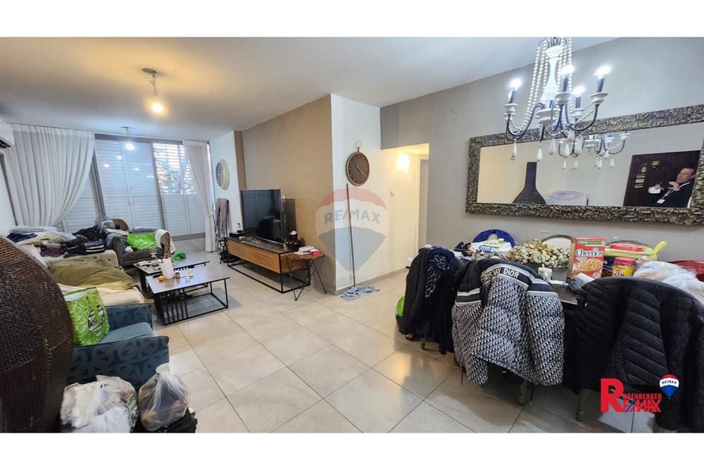 Apartment for Sale in Holon - Image 3