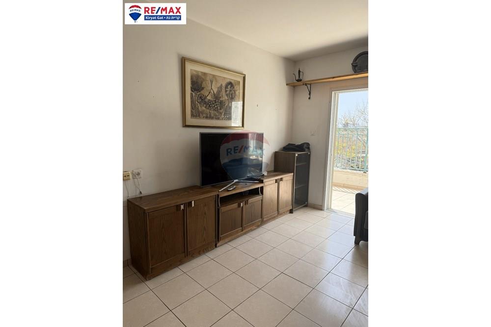Apartment for Sale in קרית גת - Image 3