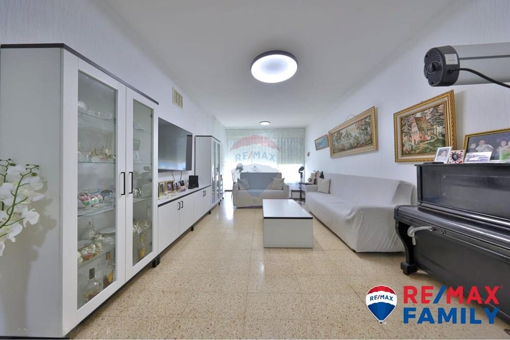 Apartment for Sale in קרית מוצקין - Image 5