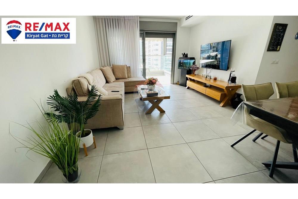 Apartment for Sale in קרית גת - Image 1