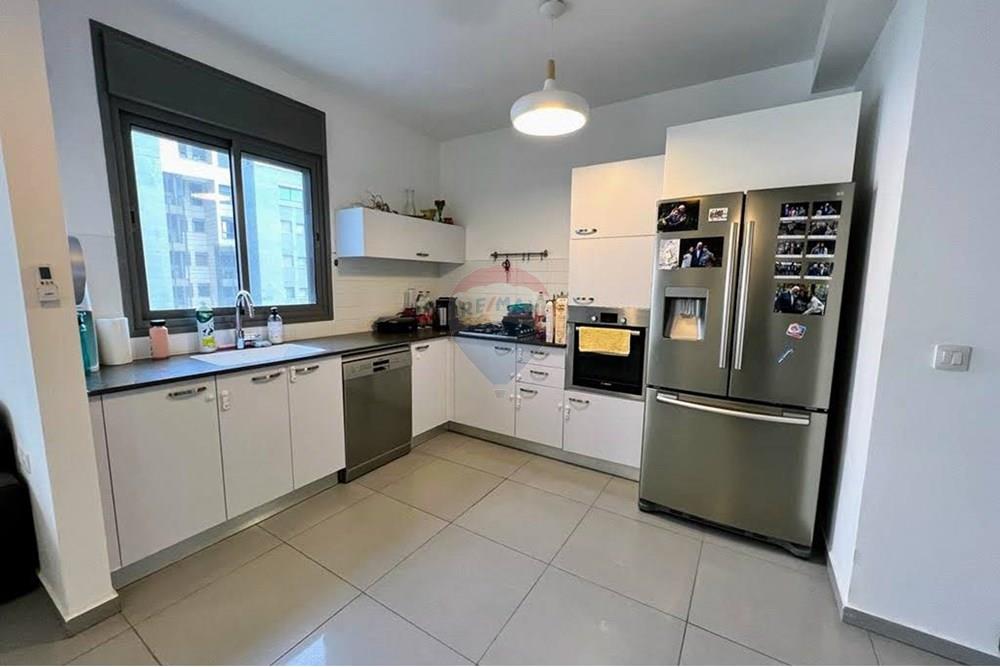 Apartment for Sale in Hod HaSharon - Image 3