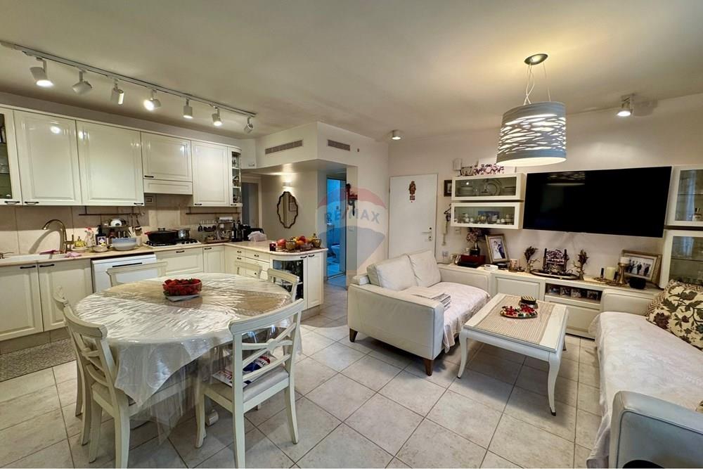 Apartment for Sale in Tel Aviv - Image 1