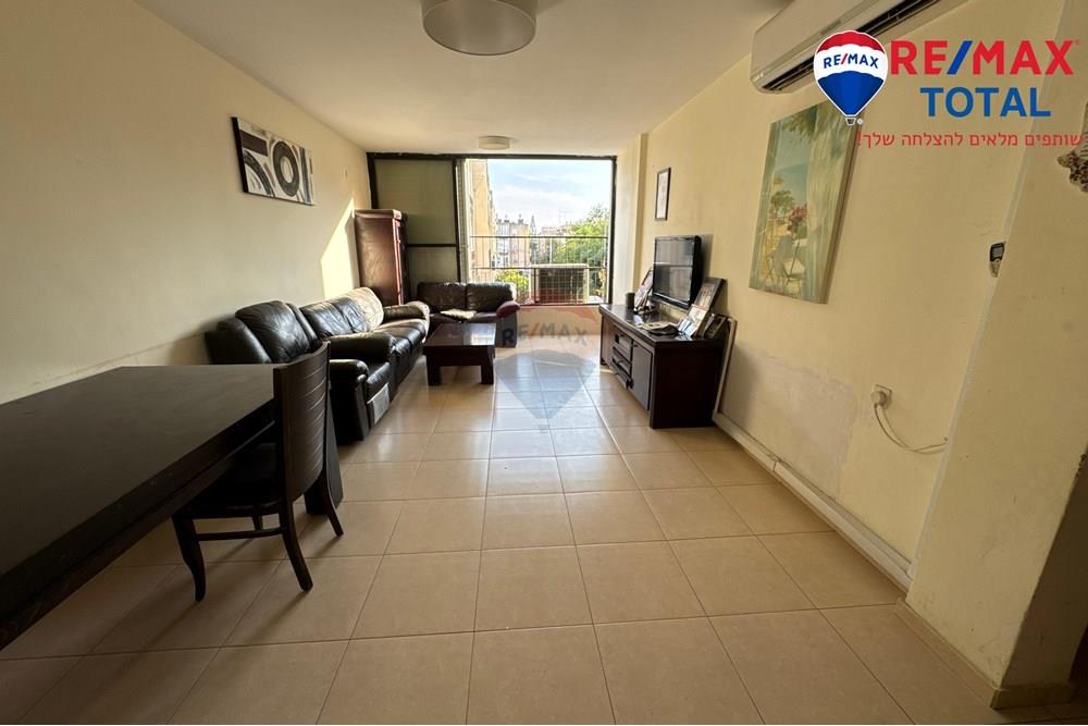 Apartment for Sale in Holon - Image 2
