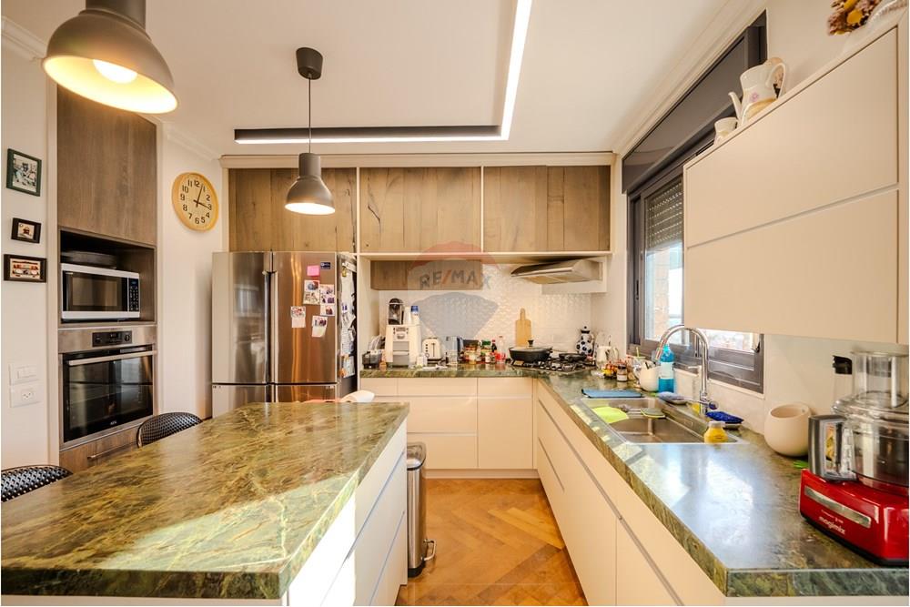 Apartment for Sale in Petah Tikva - Image 2