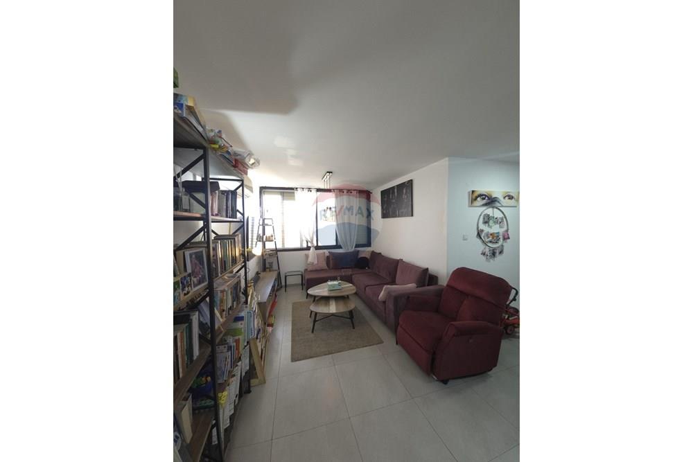 Apartment for Sale in Petah Tikva - Image 1