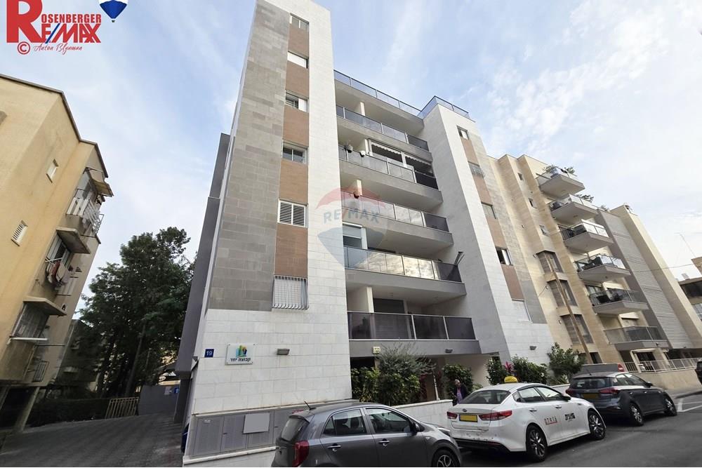 Apartment for Sale in Holon - Image 2