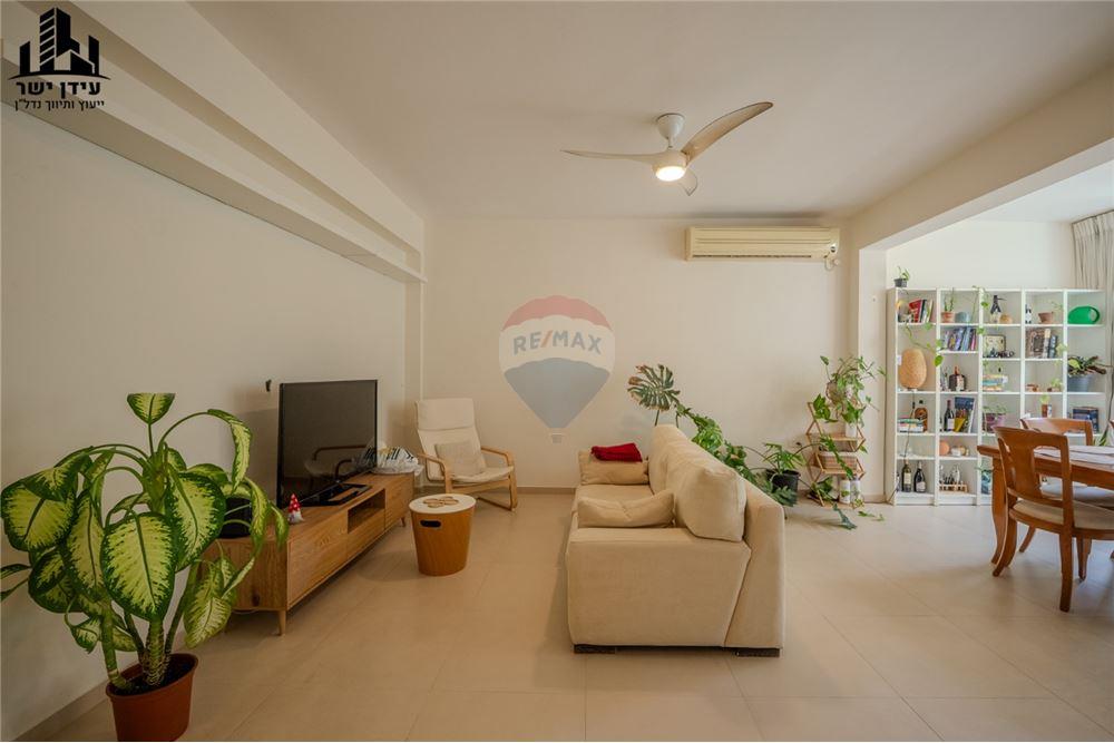Apartment for Sale in Tel Aviv - Image 2