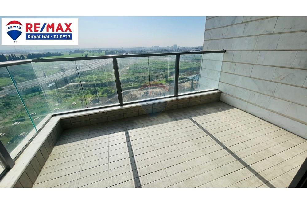 Apartment for Sale in קרית גת - Image 4