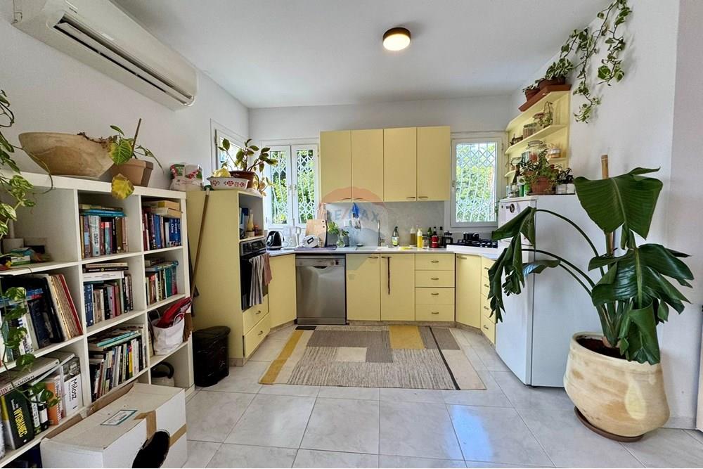 Apartment for Sale in Tel Aviv - Image 4