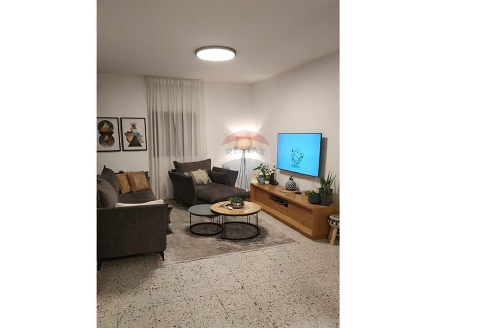 Apartment for Sale in Holon - Image 6