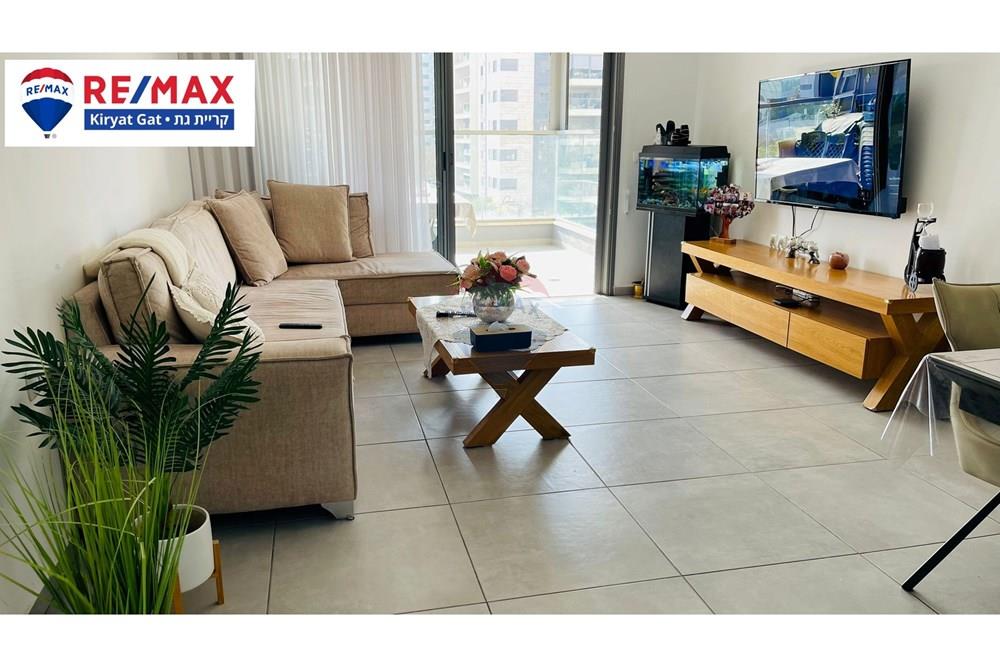 Apartment for Sale in קרית גת - Image 2
