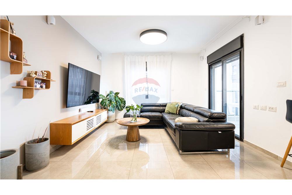 Apartment for Sale in Or Yehuda - Image 1