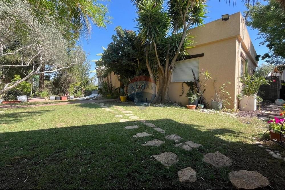 Condo for Sale in אבטליון - Image 1