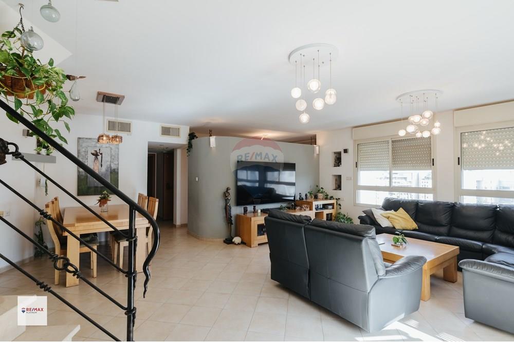 Apartment for Sale in Or Yehuda - Image 2