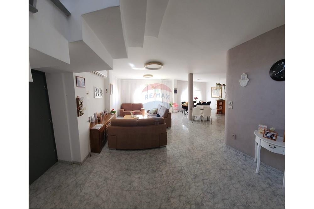 Apartment for Sale in קדימה - Image 2