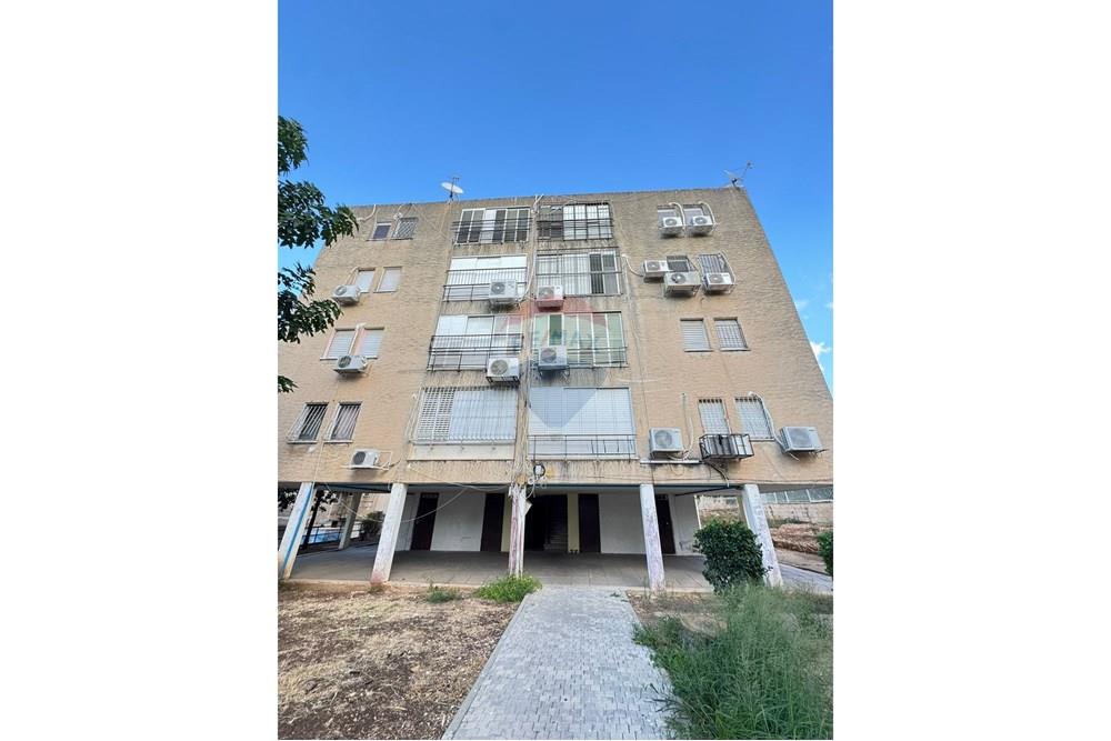Apartment for Sale in קרית אתא - Image 1