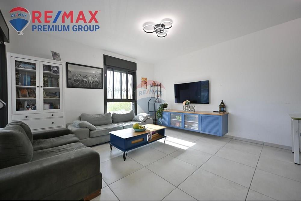 Apartment for Sale in שוהם - Image 2