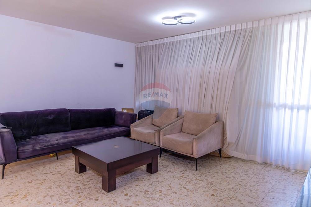 Apartment for Sale in Rishon LeZion - Image 1