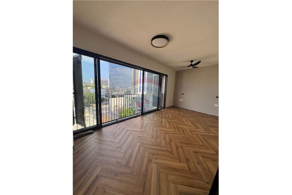 Apartment for Sale in Tel Aviv - Image 3