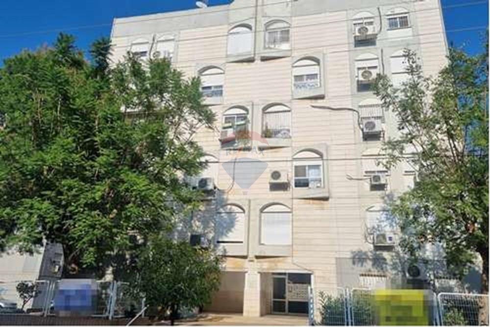 Apartment for Sale in קרית גת - Image 1
