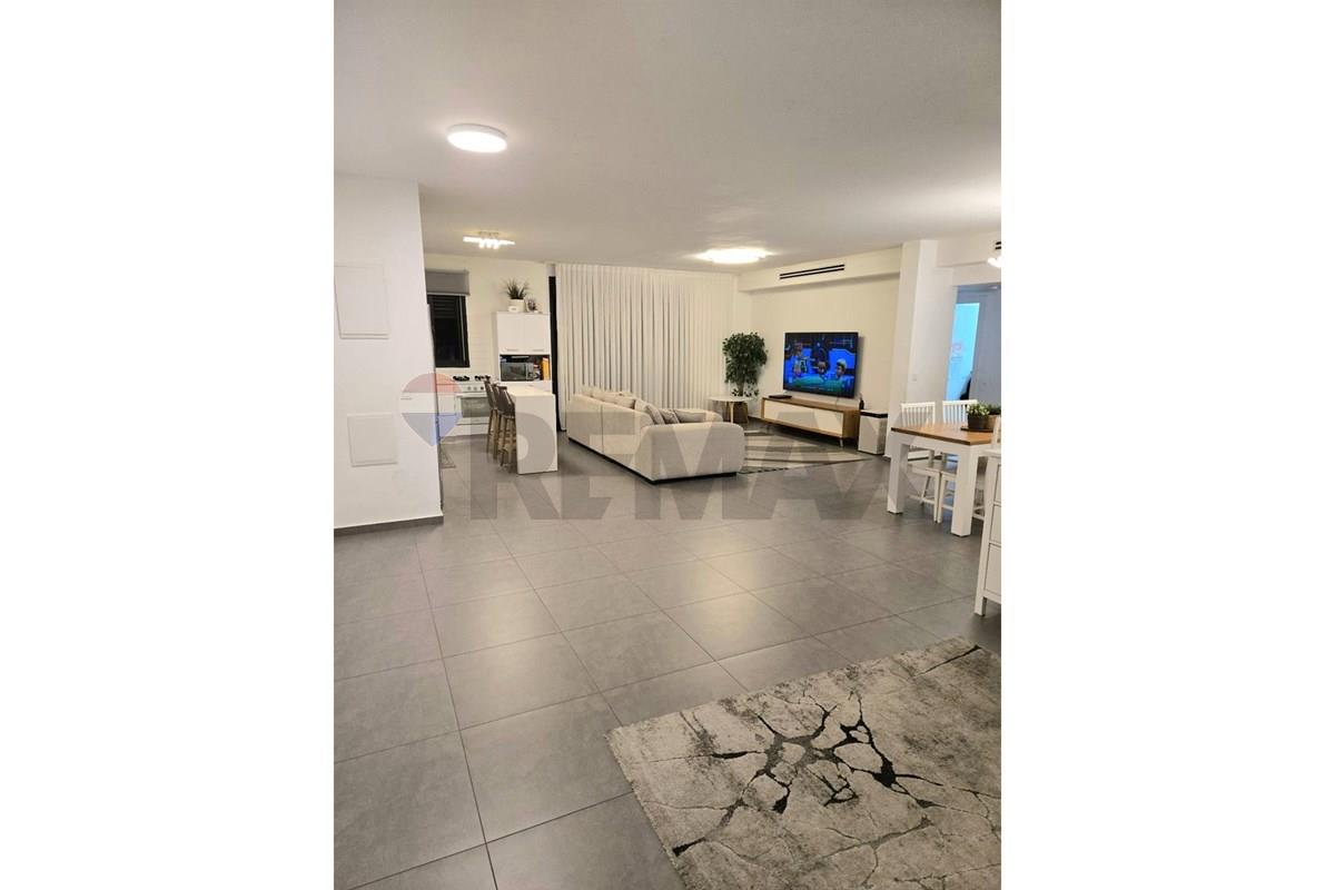 Apartment for Sale in Modi'in - Image 2