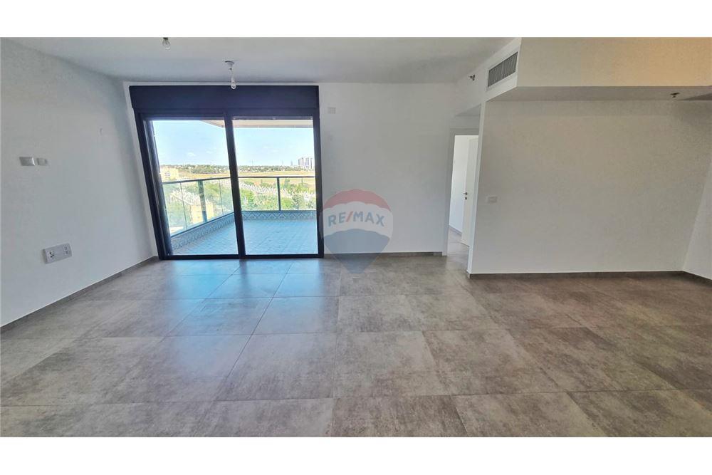 Apartment for Sale in Tel Aviv - Image 2