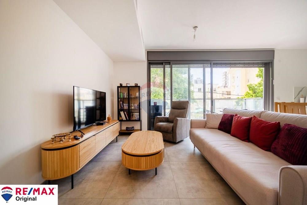 Apartment for Sale in Ramat Gan - Image 2