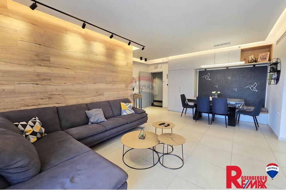 Apartment for Sale in Rehovot - Image 3