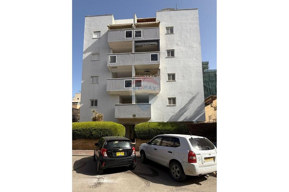 Apartment for Sale in Petah Tikva - Image 1