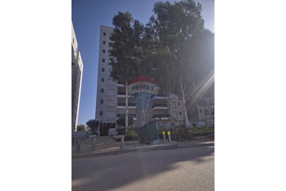 Apartment for Sale in קדימה - Image 2