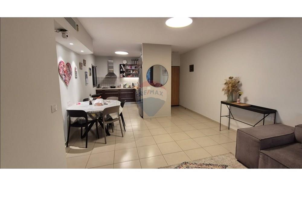Apartment for Sale in Kfar Saba - Image 6