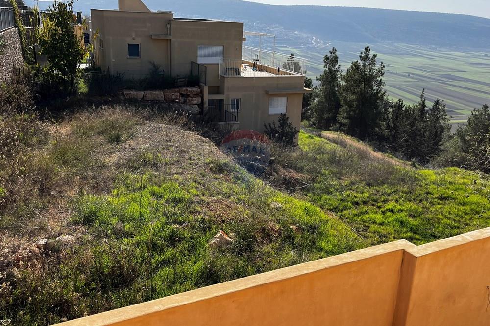 Apartment for Sale in אבטליון - Image 2