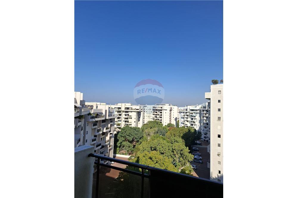 Apartment for Sale in Tel Aviv - Image 3
