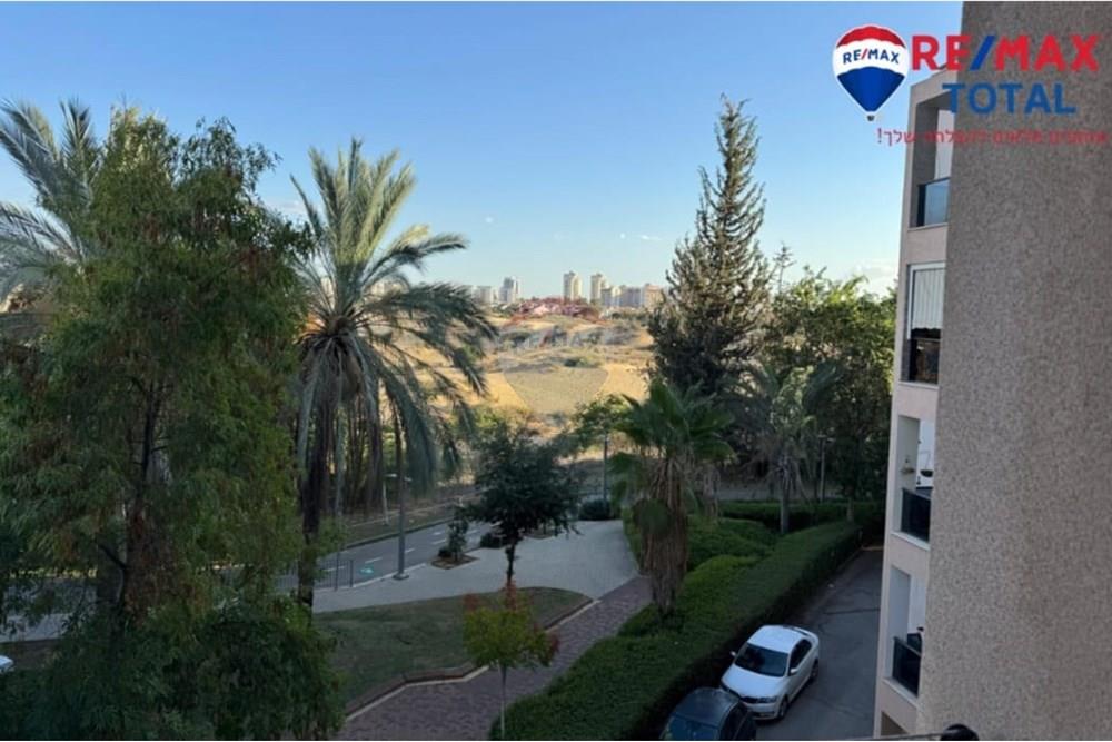 Apartment for Sale in Holon - Image 1