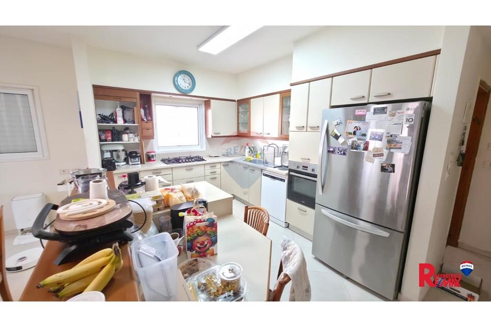 Apartment for Sale in Rishon LeZion - Image 4