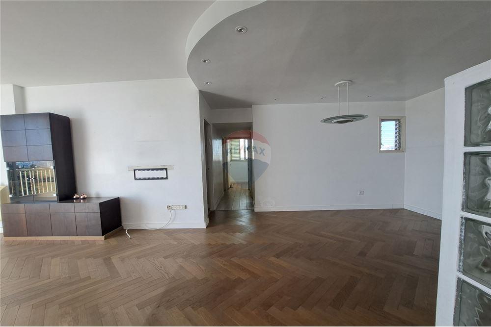 Apartment for Sale in Tel Aviv - Image 7