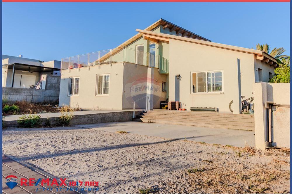 Condo for Sale in מולדת - Image 1