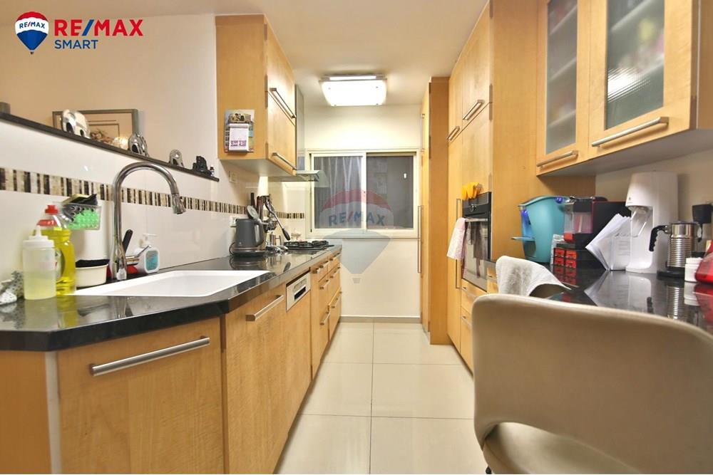 Apartment for Sale in Kiryat Yam - Image 4