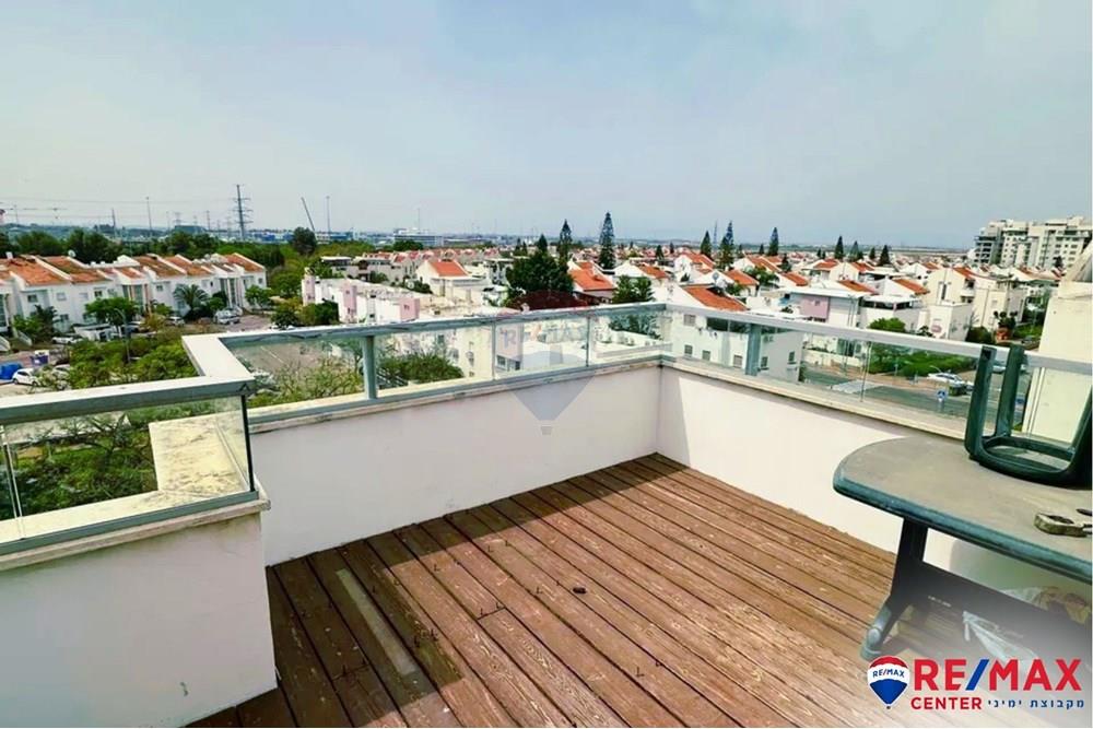 Apartment for Sale in Rishon LeZion - Image 1