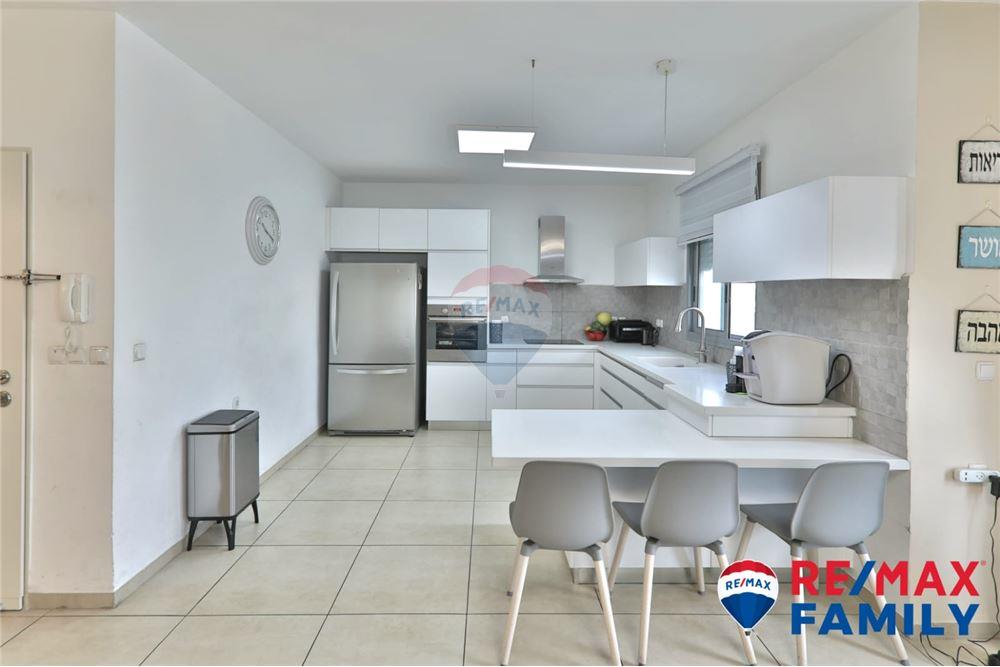Apartment for Sale in קרית מוצקין - Image 4