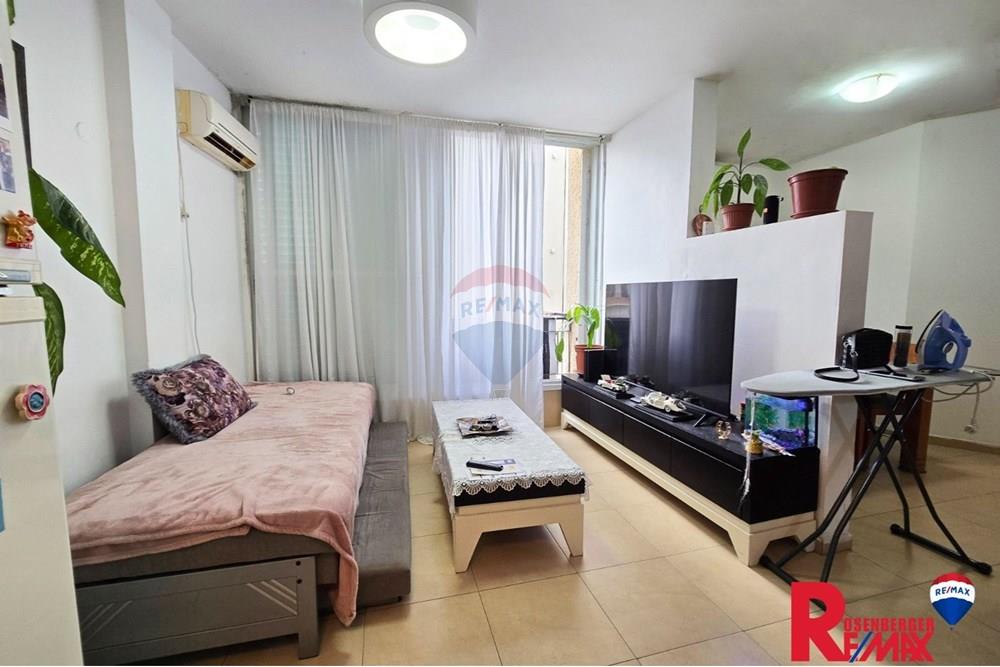 Apartment for Sale in Holon - Image 1