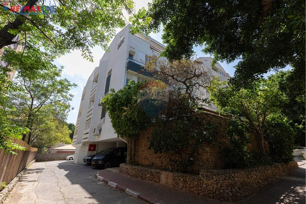 Apartment for Sale in Kfar Saba - Image 4