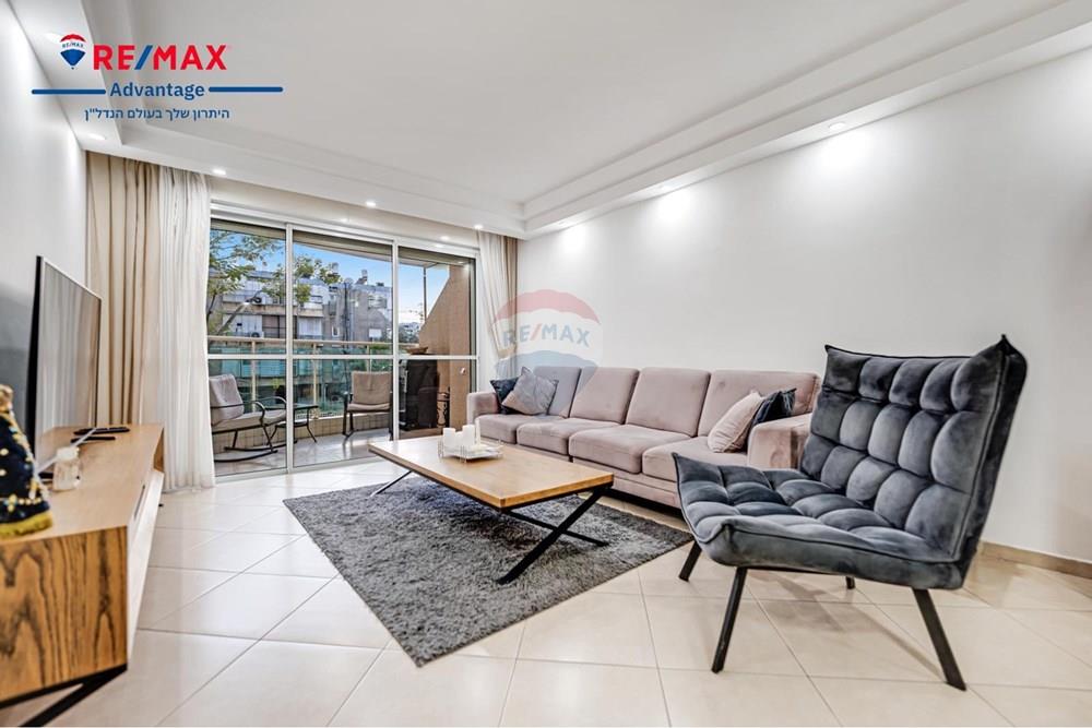 Apartment for Sale in Bat Yam - Image 1