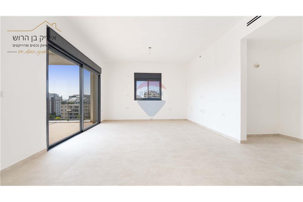Apartment for Sale in קרית אונו - Image 5
