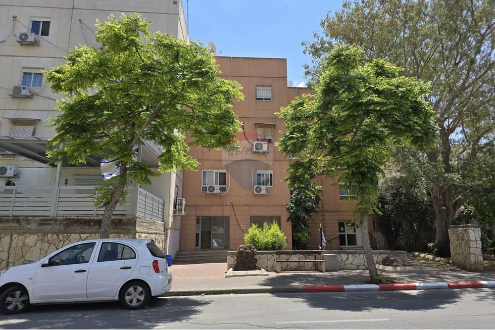 Apartment for Sale in קרית גת - Image 1