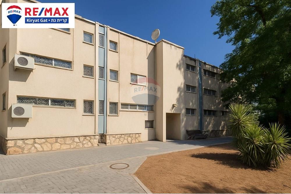 Apartment for Sale in קרית גת - Image 1