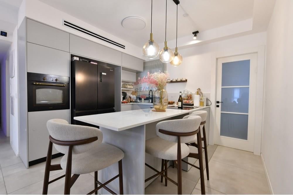 Apartment for Sale in Or Yehuda - Image 4